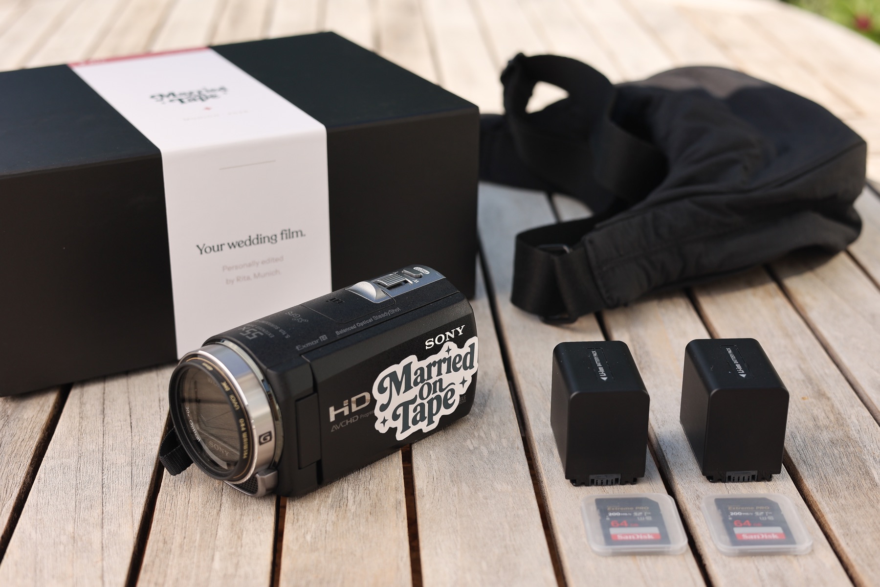 Married on Tape Camcorder-Set mit Box, Kamera, Akkus und Karten